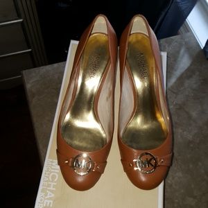 Michael Kors Fulton Mid Leather Pump